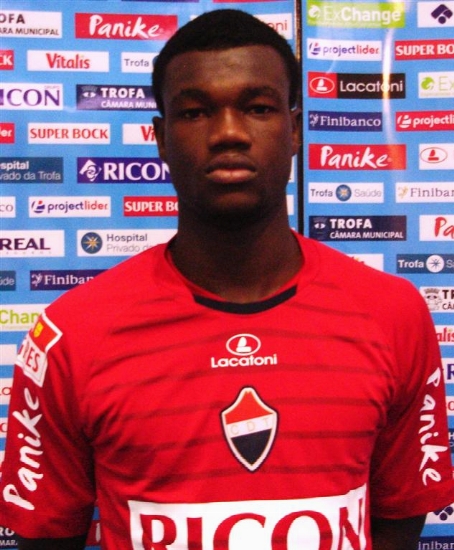 Football : Carrière professionnelle - Ouédraogo Mustapha, la vie commence à Trofense